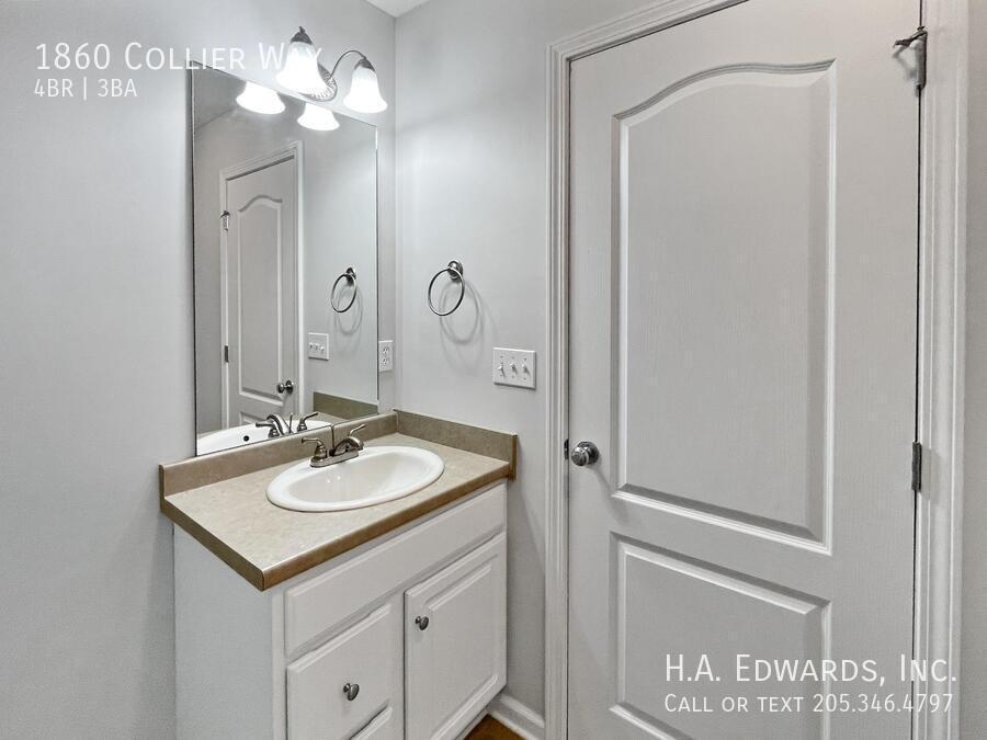 1860 Collier Way property image