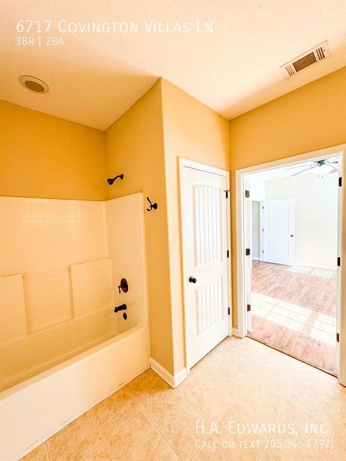 6717 Covington Villas Lane property image