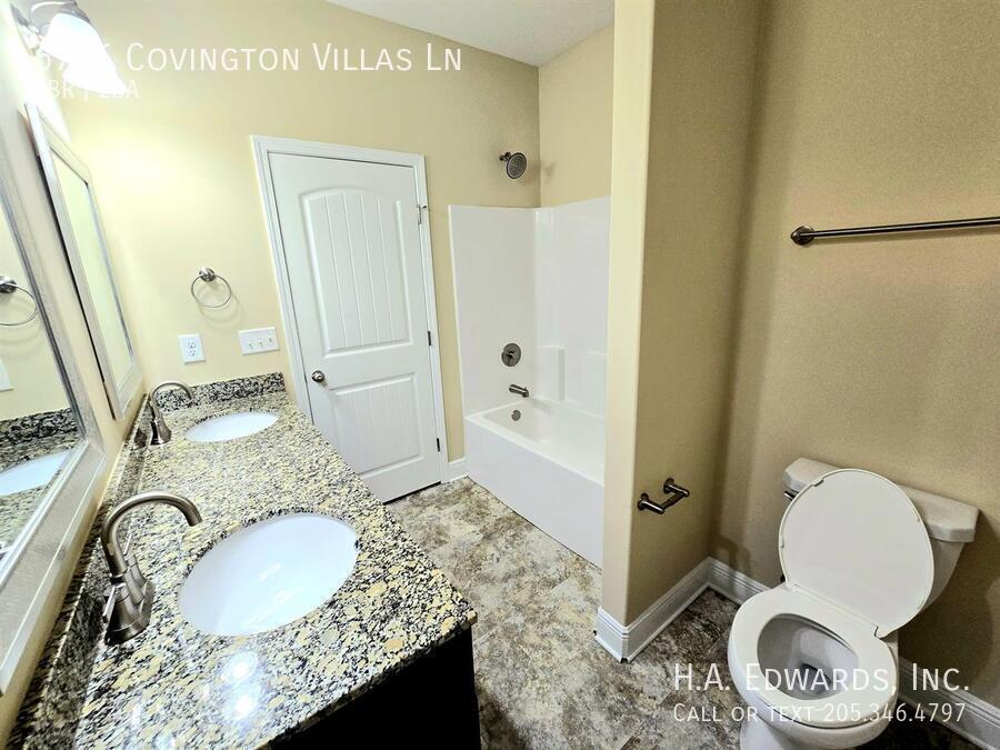 6736 Covington Villas Lane property image