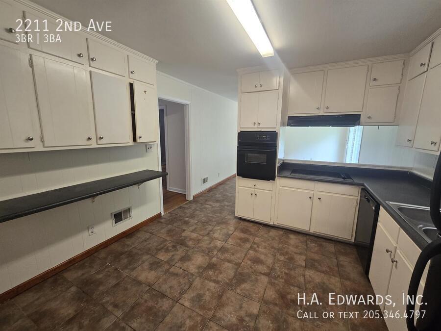 2211 2nd Avenue property image