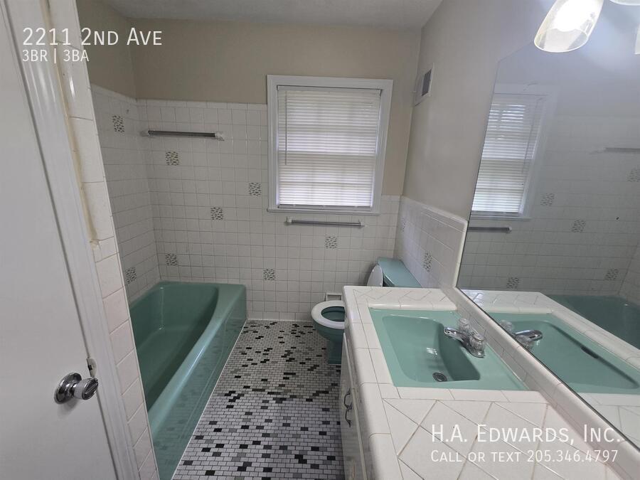 2211 2nd Avenue property image