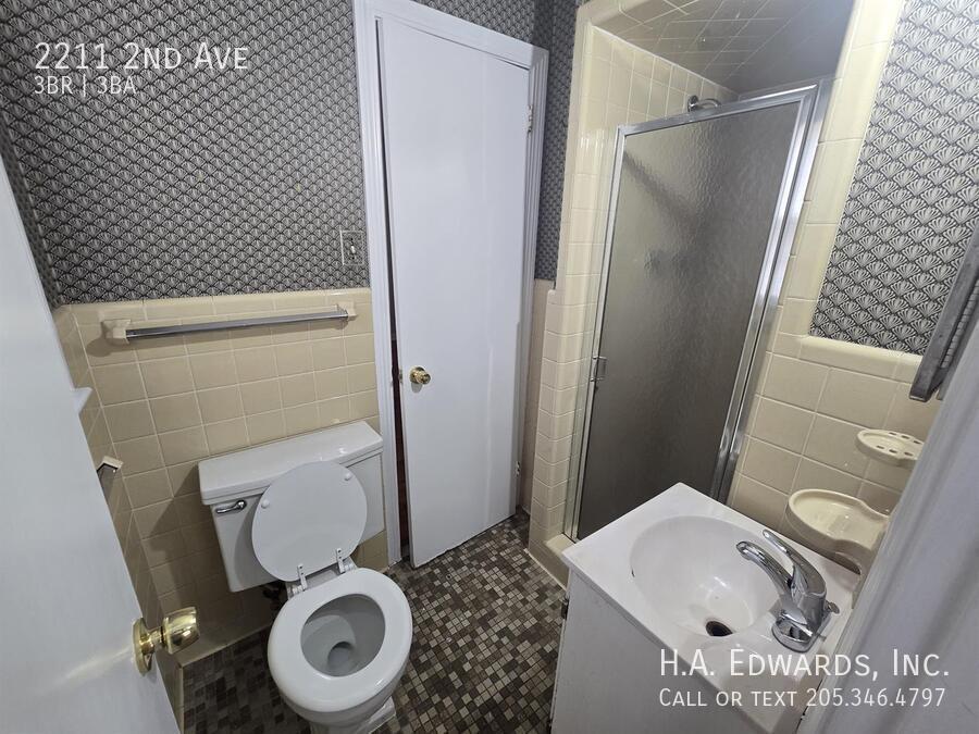 2211 2nd Avenue property image