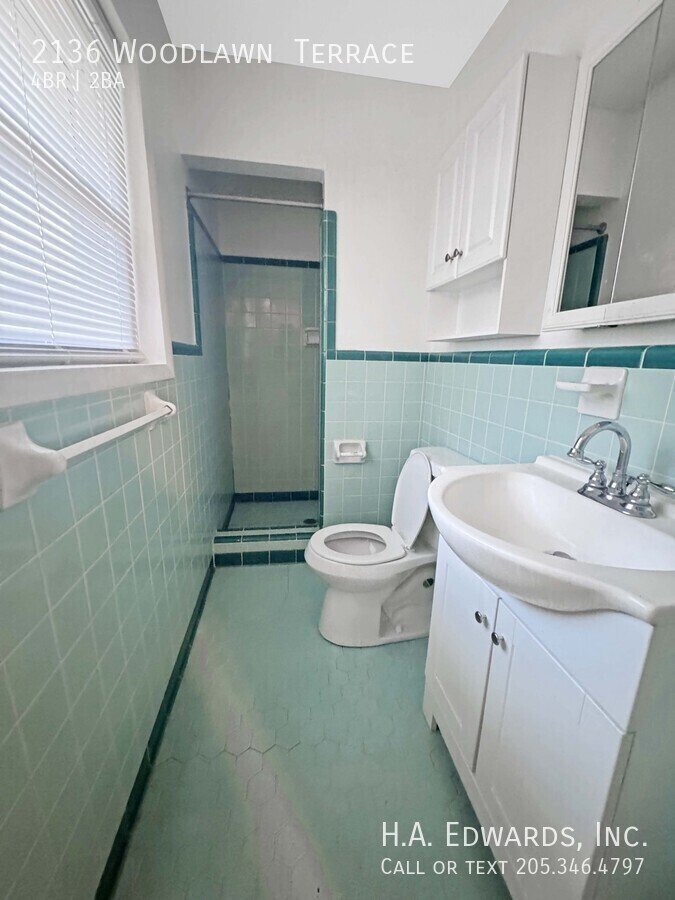 2136 Woodlawn  Terrace property image