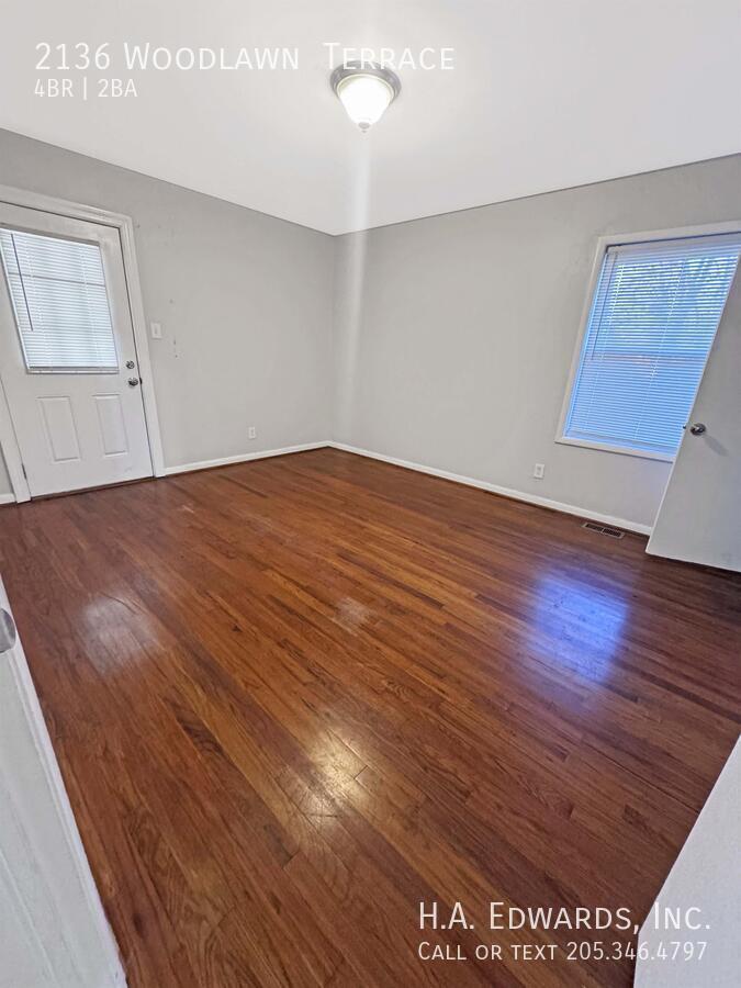 2136 Woodlawn  Terrace property image