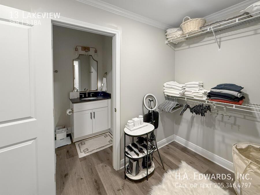 13 Lakeview property image