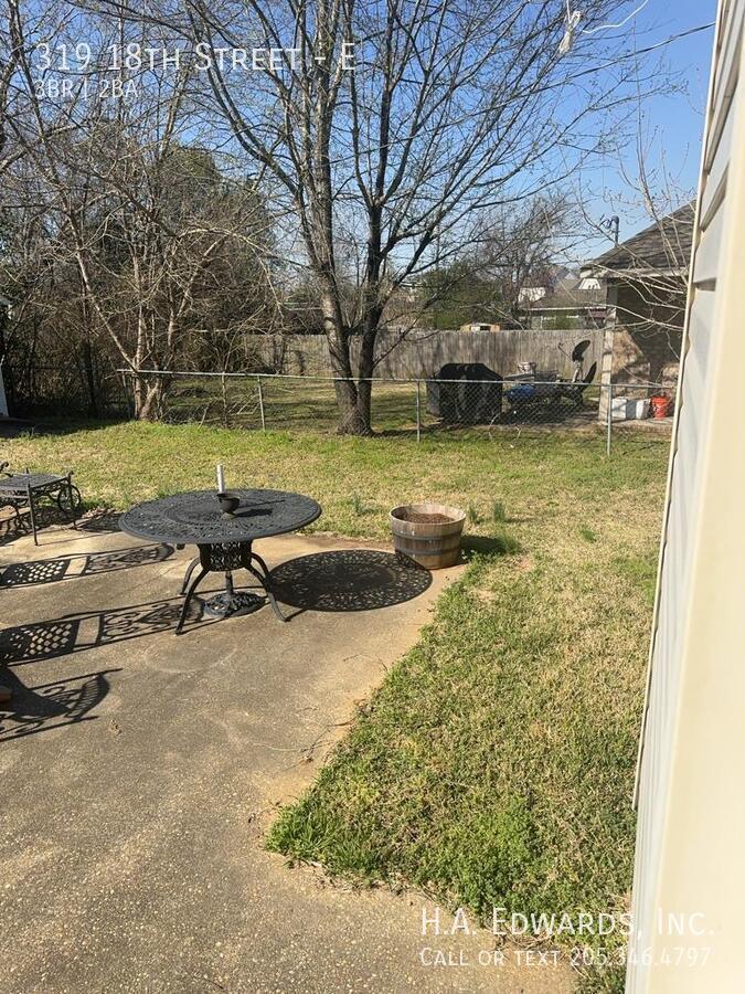 319 18th St E property image