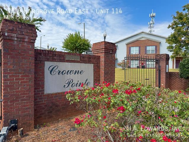 Crowne Pointe Apartments property image