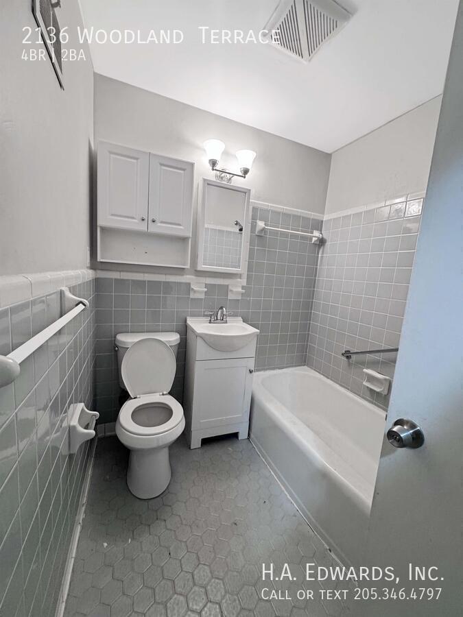 2136 Woodland Terrace property image