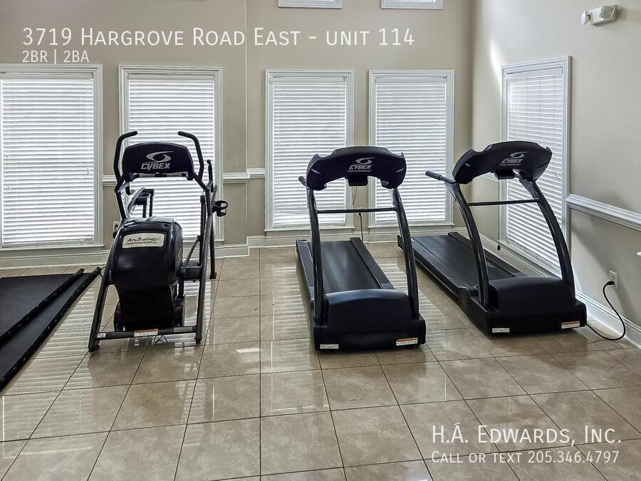 Crowne Pointe Apartments property image