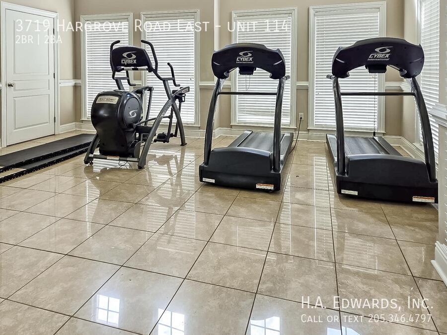 Crowne Pointe Apartments property image