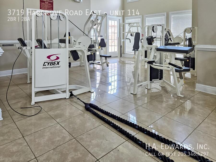 Crowne Pointe Apartments property image