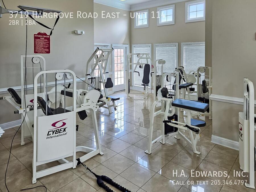 Crowne Pointe Apartments property image