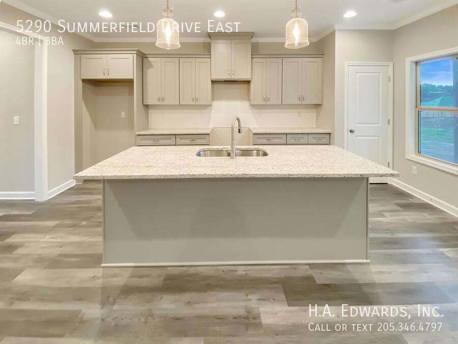 5290 Summerfield Drive East property image