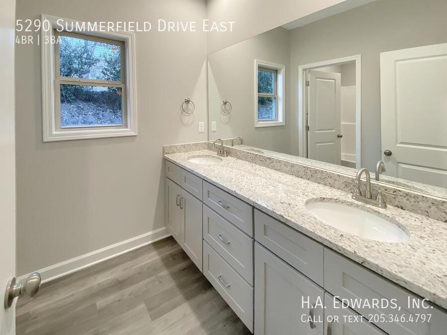 5290 Summerfield Drive East property image