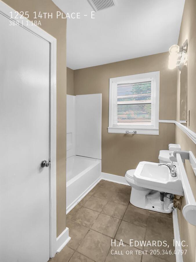 1225 14th Place E property image