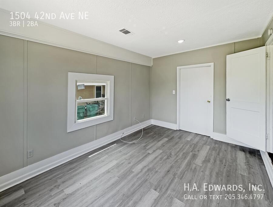 1504 42nd Ave NE property image