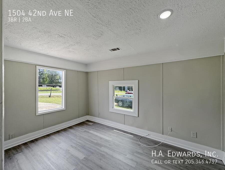 1504 42nd Ave NE property image