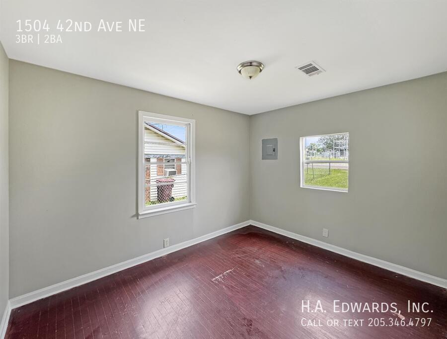 1504 42nd Ave NE property image