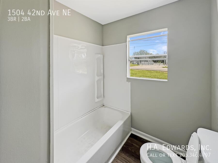 1504 42nd Ave NE property image