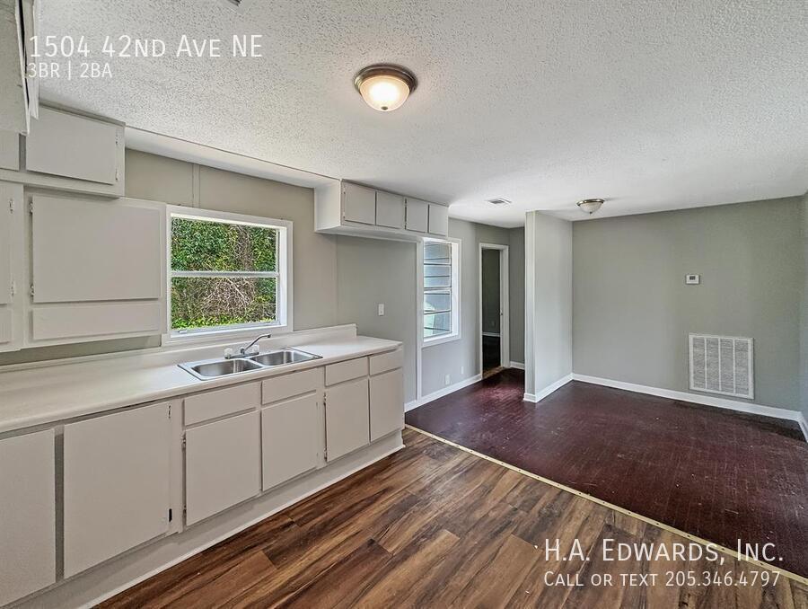 1504 42nd Ave NE property image