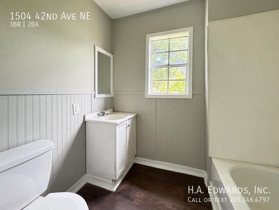 1504 42nd Ave NE property image