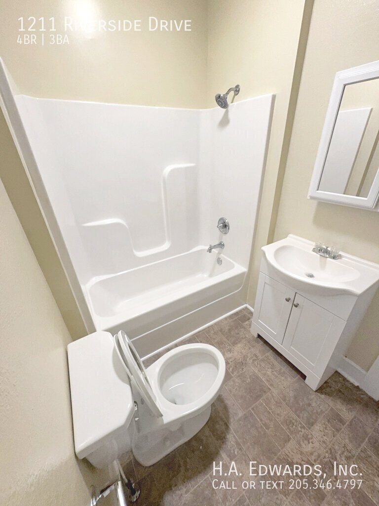 1211 Riverside Drive property image