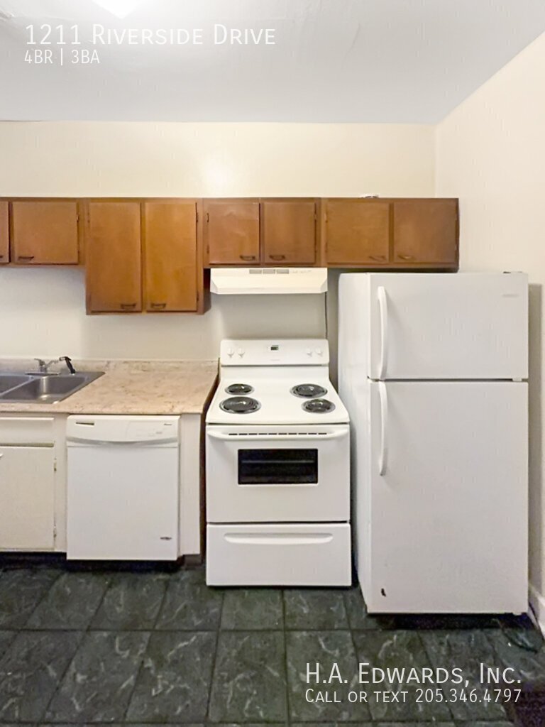 1211 Riverside Drive property image