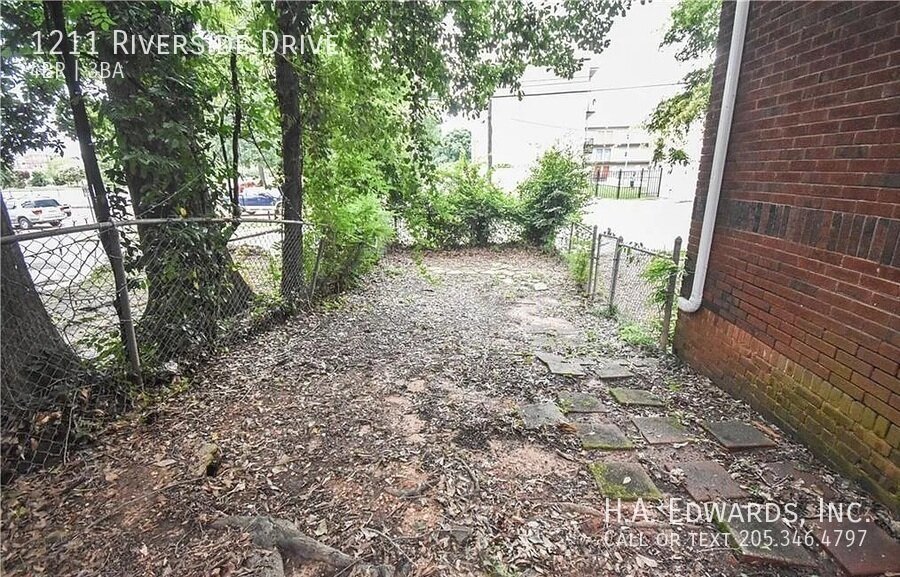 1211 Riverside Drive property image