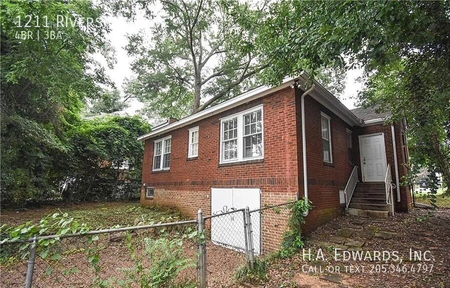 1211 Riverside Drive property image