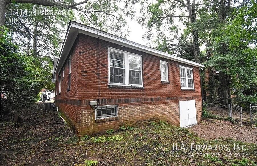1211 Riverside Drive property image