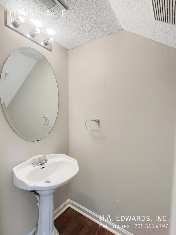 1714 5th Ave E property image