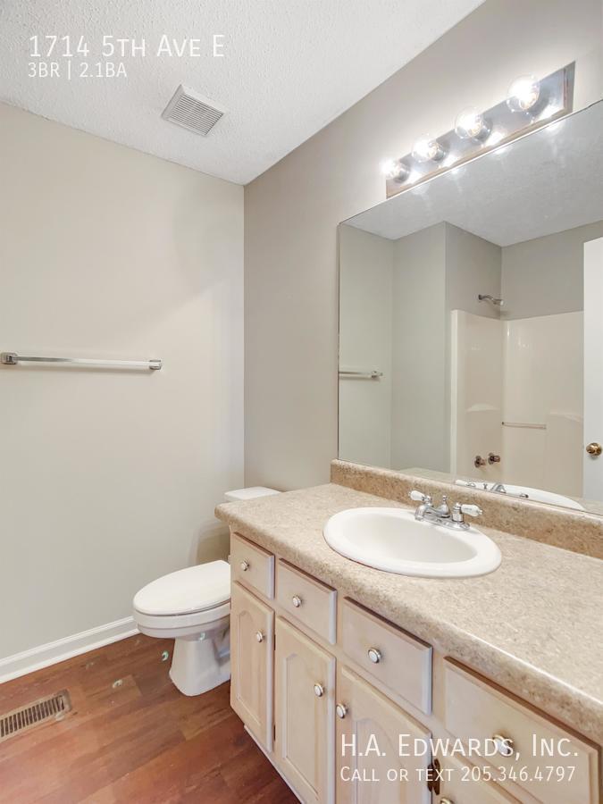 1714 5th Ave E property image